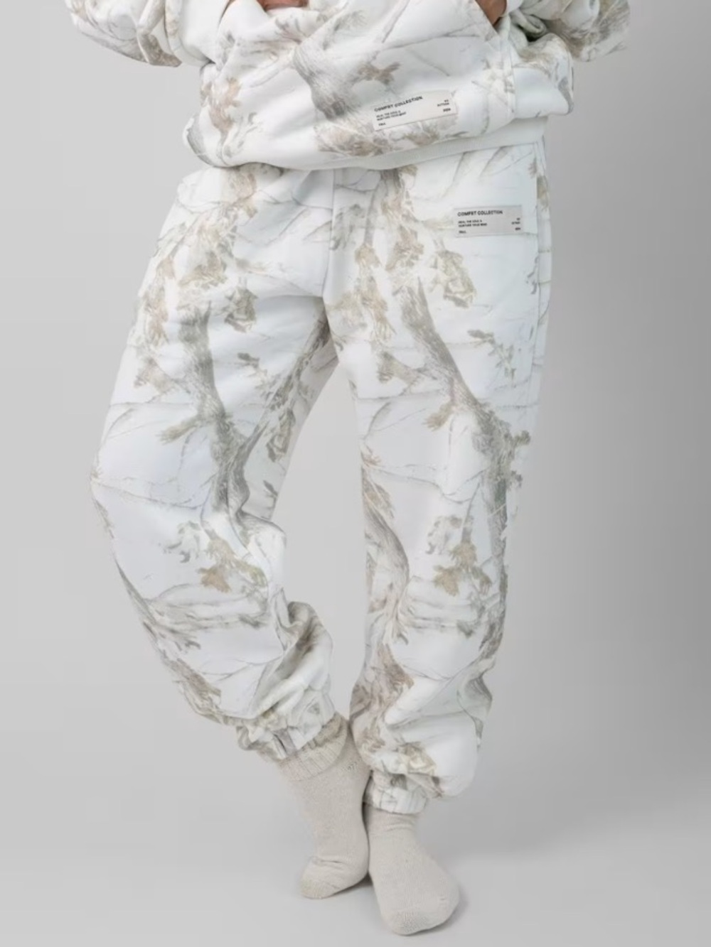 Comfrt women’s camo white joggers sweatpants size medium